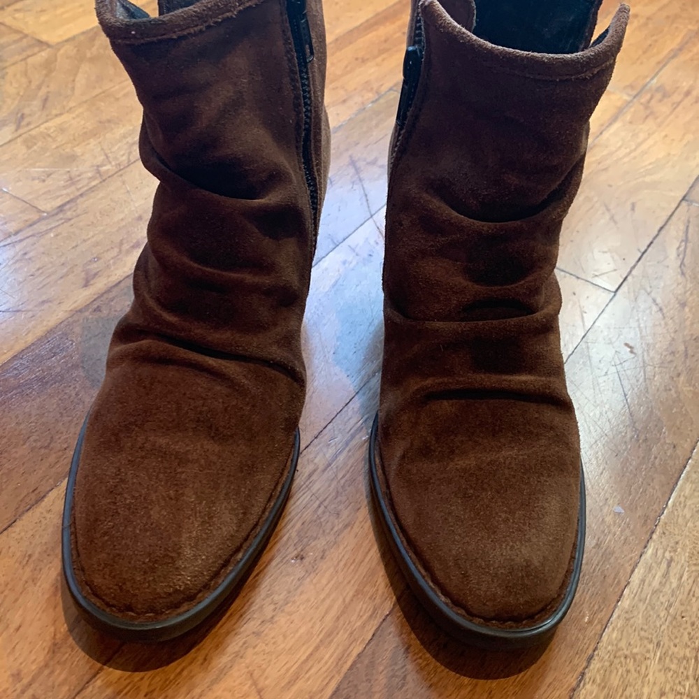 Born booties - worn once - size 6.5. In great condition